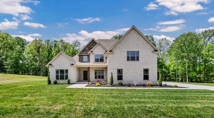 Property Photo:  412 N Starwood Ct  TN 37042 