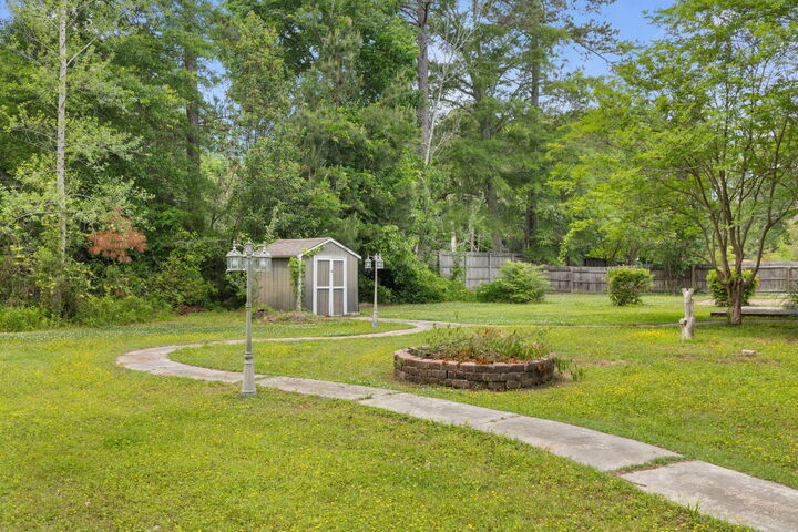 Property Photo:  20 Red Oak Ln.  MS 39759 
