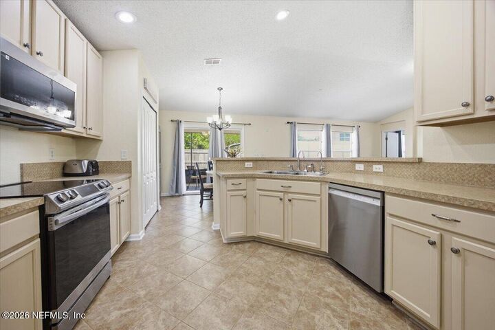 Property Photo:  915 Bonaparte Landing Court  FL 32218 