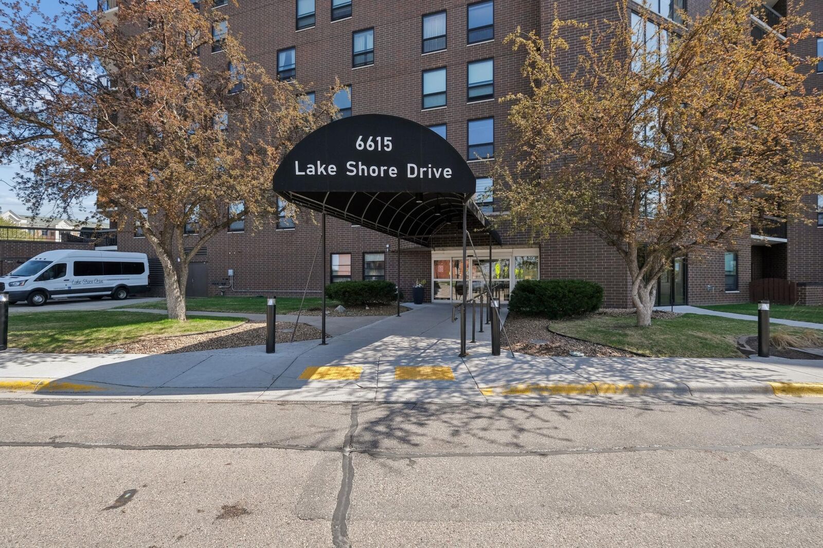 Property Photo:  6615 Lake Shore Drive S 406  MN 55423 