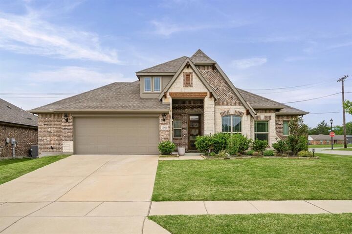 Property Photo:  1606 Sherwood Drive  TX 75409 