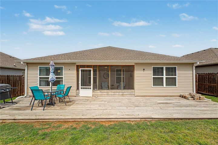 Property Photo:  519 Woodcreek Loop  AR 72745 