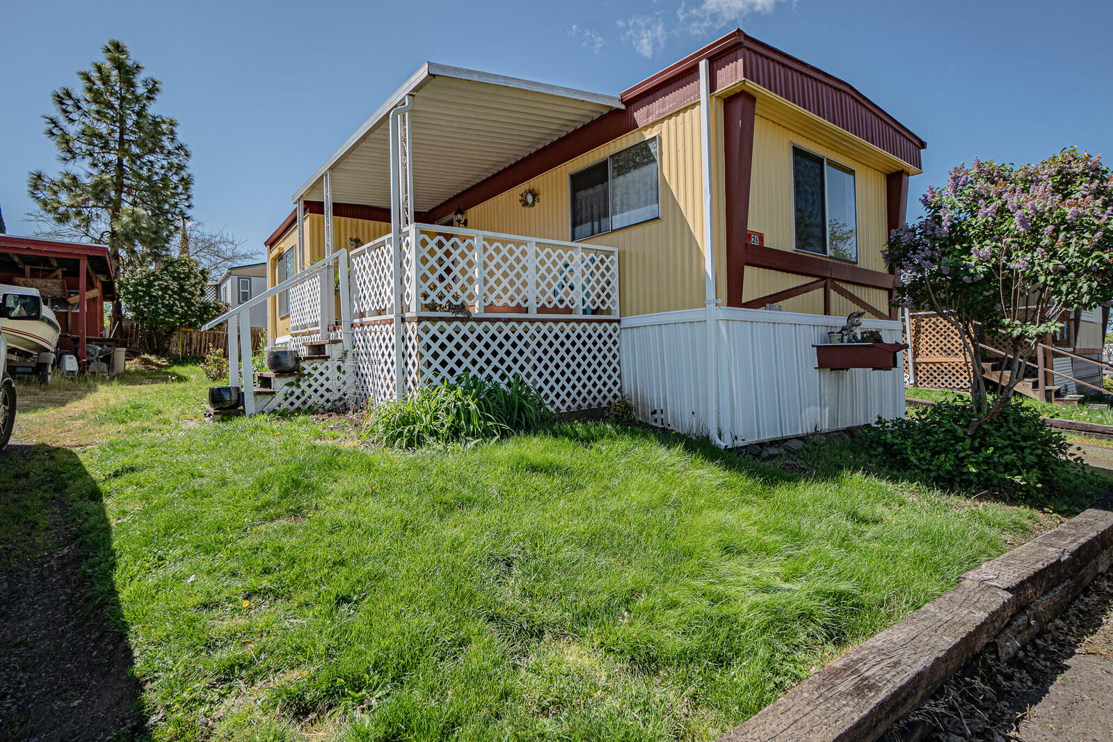 Property Photo: 421 Stevens Road Unit 26 OR 97524