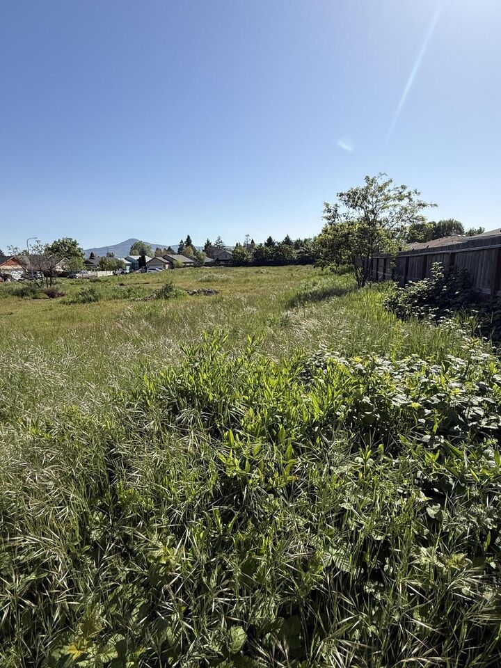 Property Photo:  1479 Orchard Home Drive  OR 97501 