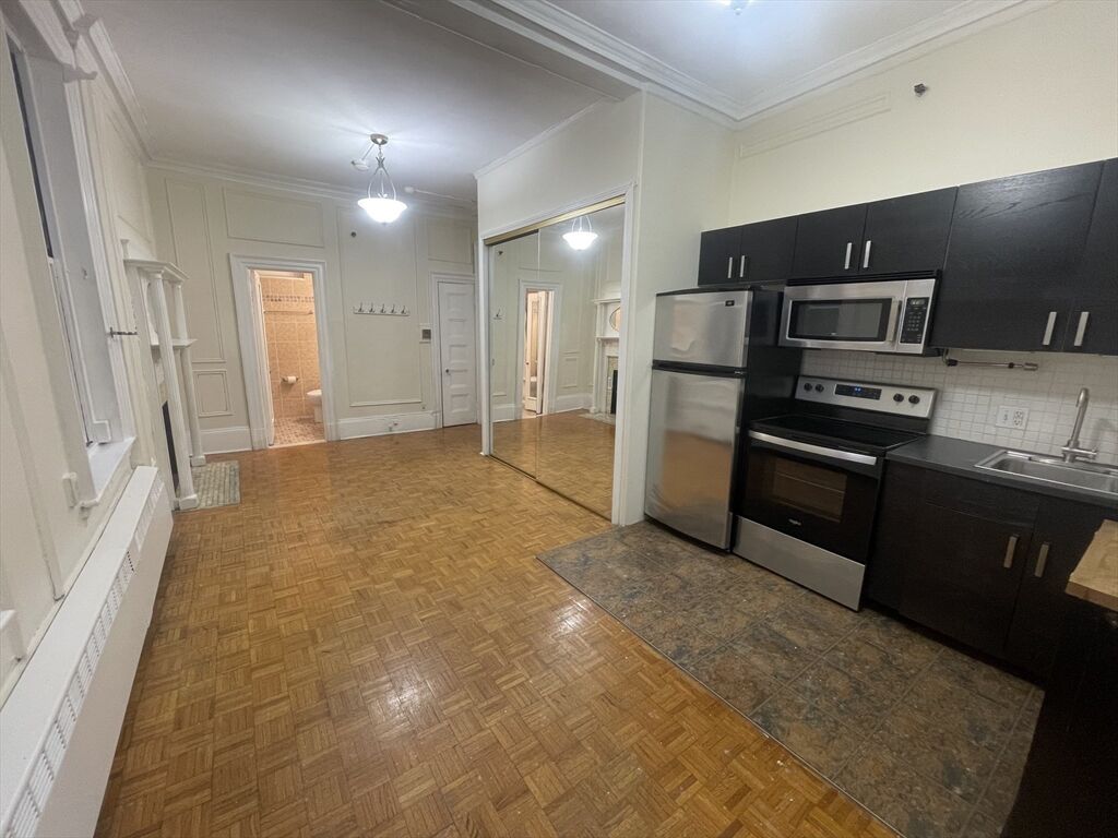 Property Photo:  21 Beacon St 4Q  MA 02108 