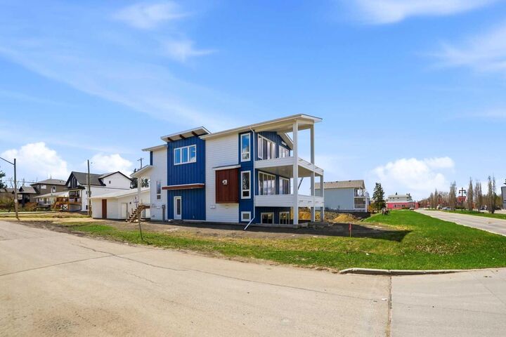 Property Photo: 4205 Lakeshore Drive AB T4S 1B9