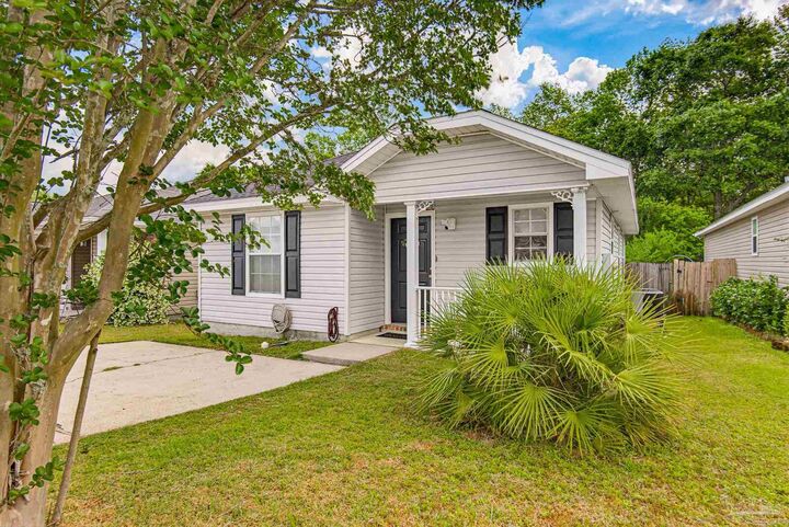 Property Photo:  1135 Brownfield Rd  FL 32526 