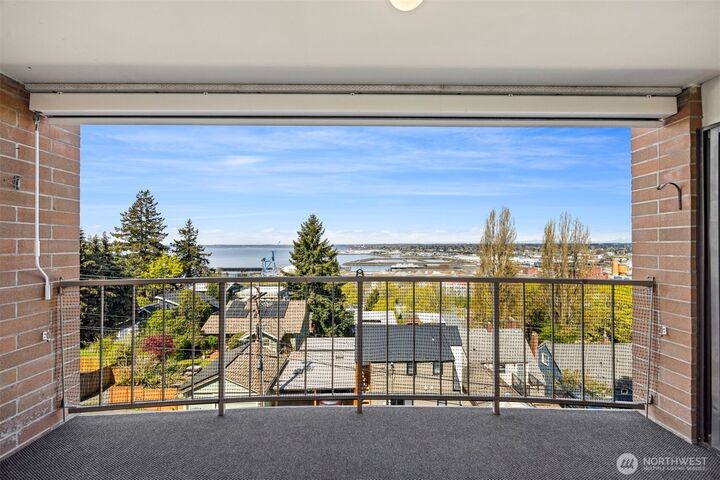Property Photo:  715 N Garden Street 303  WA 98225 