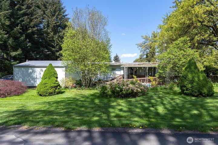 Property Photo:  806  10th Street  WA 98593 