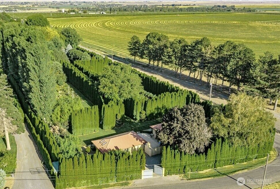 Property Photo:  1646  Road 20  NW  WA 98851 