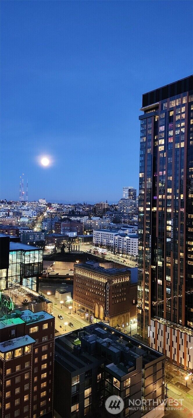 Property Photo:  737  Olive Way 2503  WA 98101 