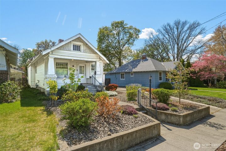 Property Photo:  1016  Francis Avenue  WA 99362 