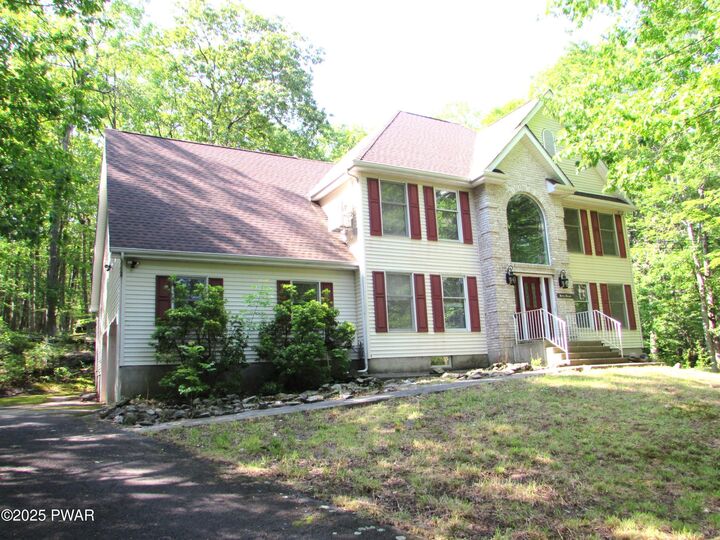Property Photo:  804 Basswood Court W  PA 18428 
