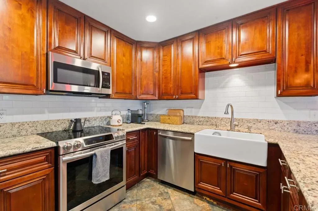 Property Photo:  6960 Caminito Curva  CA 92119 