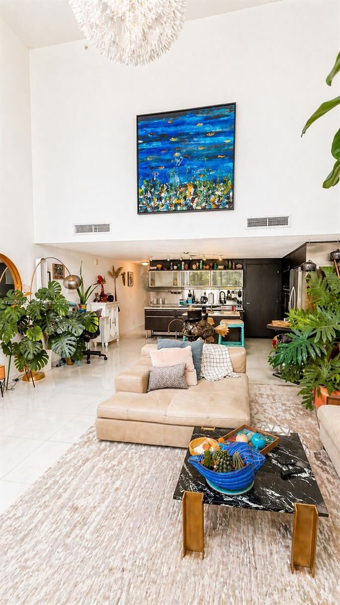 Property Photo:  6000 Collins Ave 515  FL 33140 