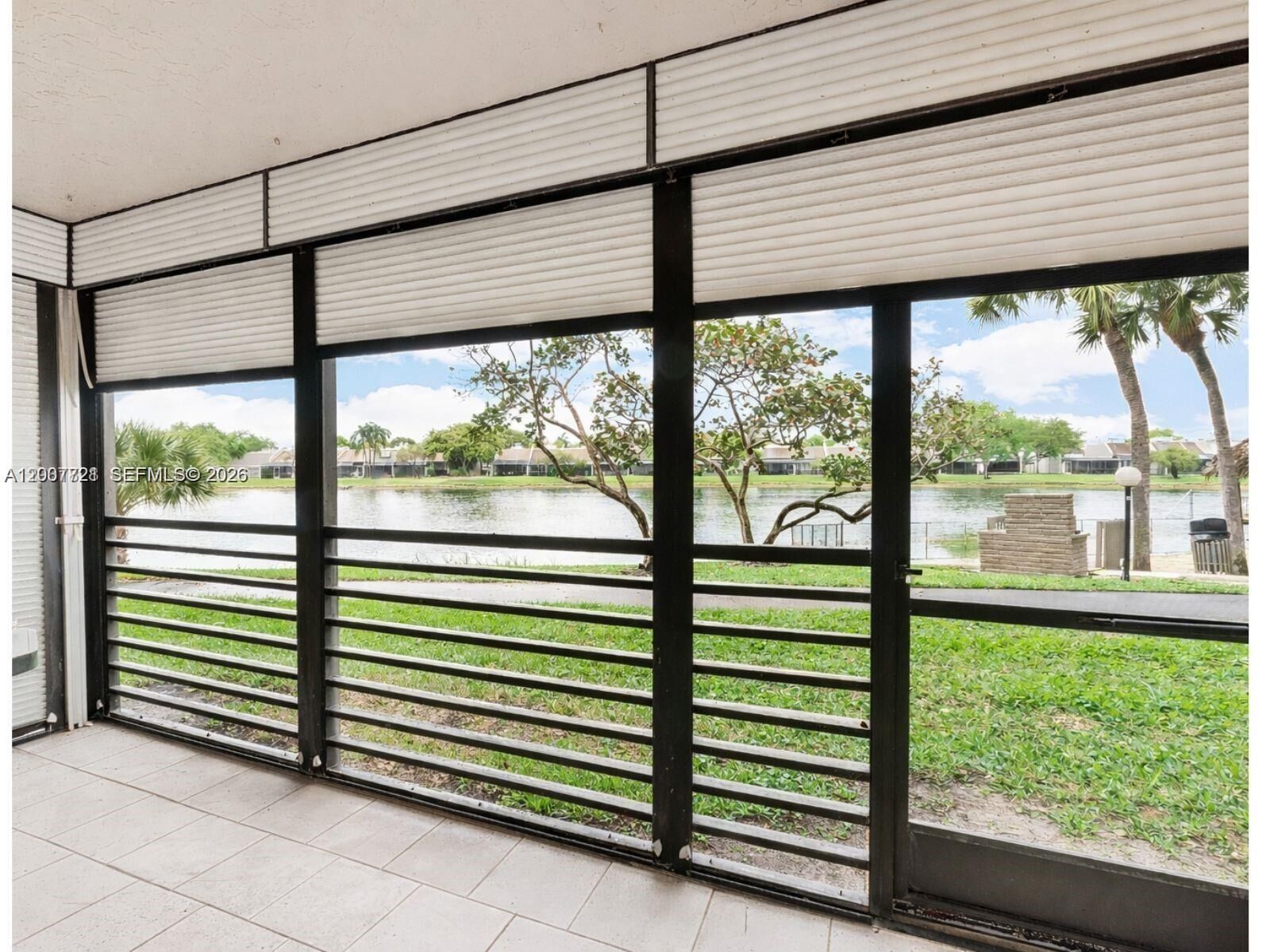 Property Photo:  1101 Colony Point Cir 101  FL 33026 