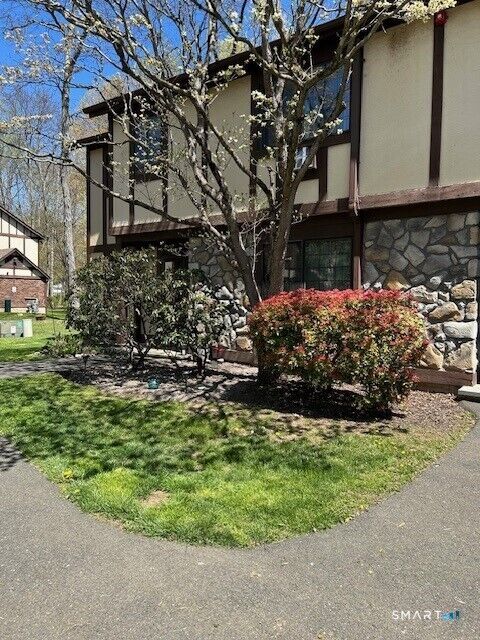 Property Photo:  454 Swanson Crescent 454  CT 06461 
