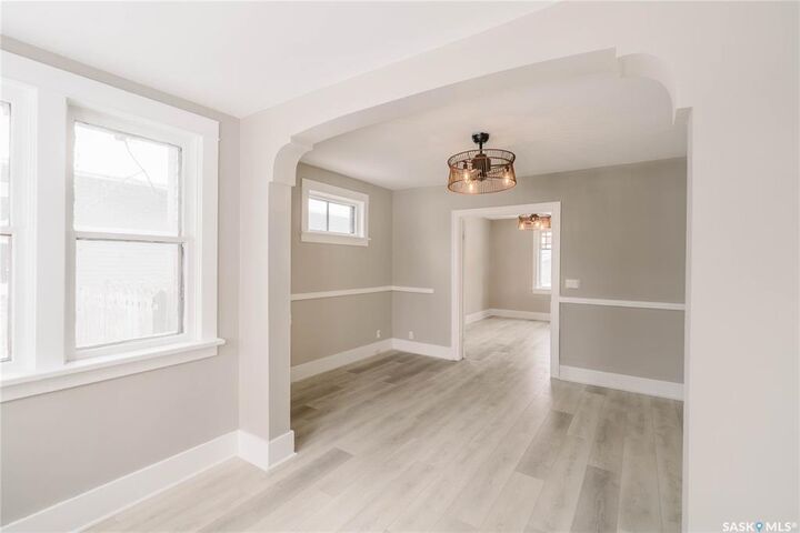 Photo de la propriété:  1328 D Avenue N  SK S7L 1P3 