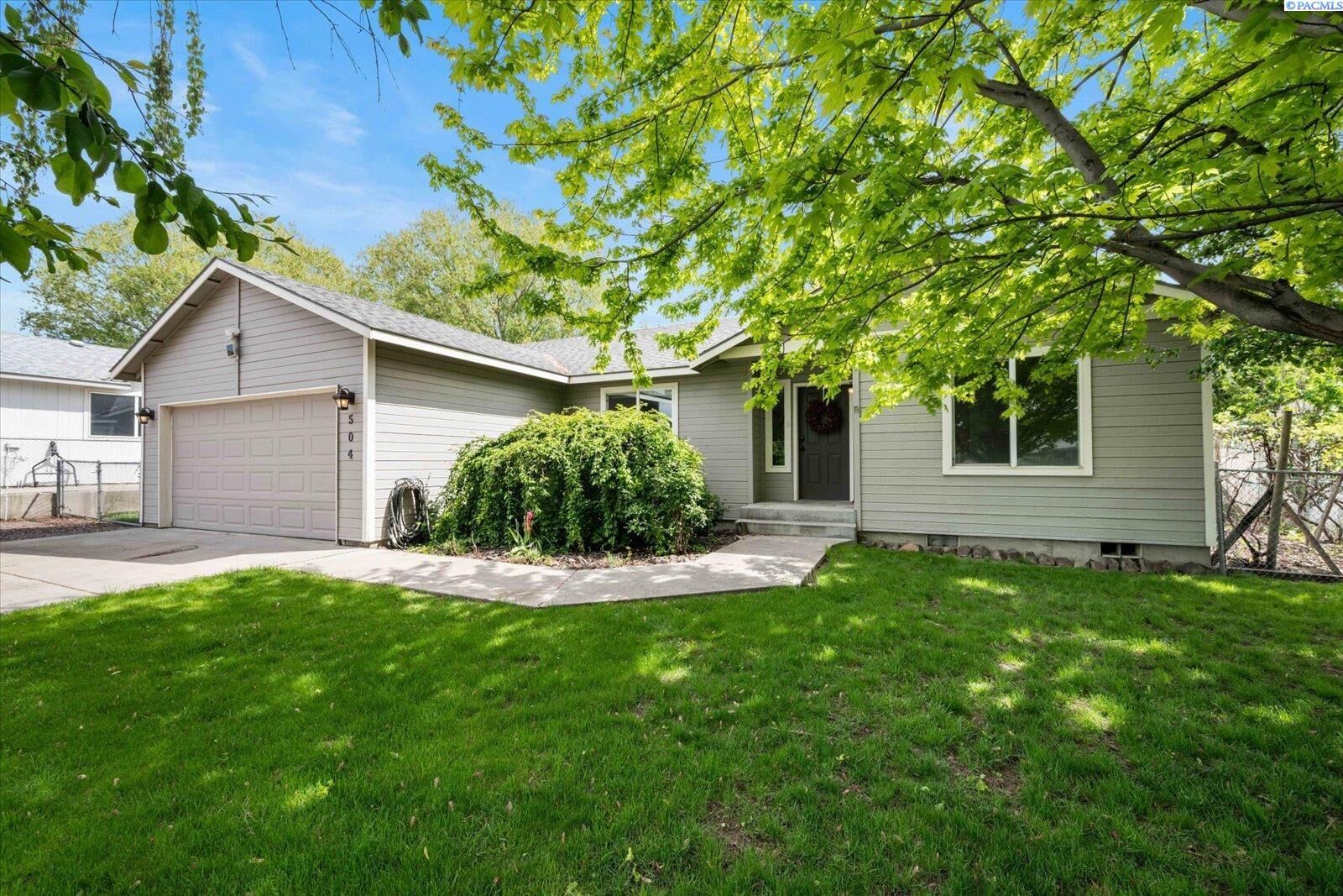 Property Photo:  504 Grader Ct  WA 99320 