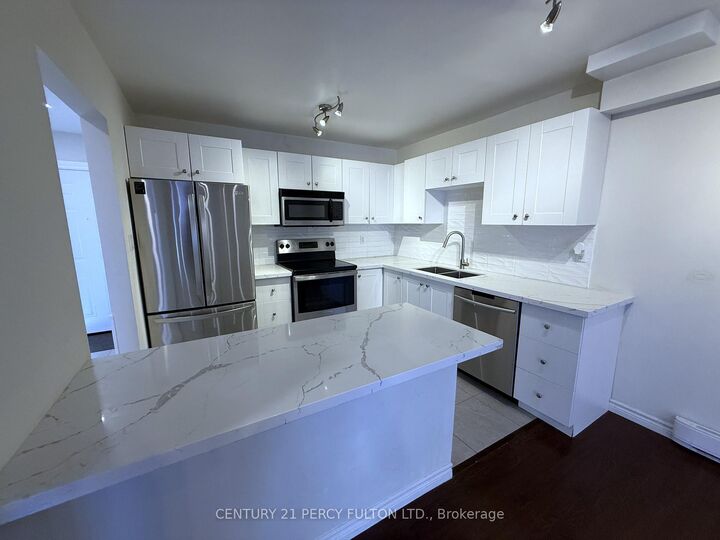 Photo de la propriété:  221 Ormond Drive 22  ON L1G 6T7 