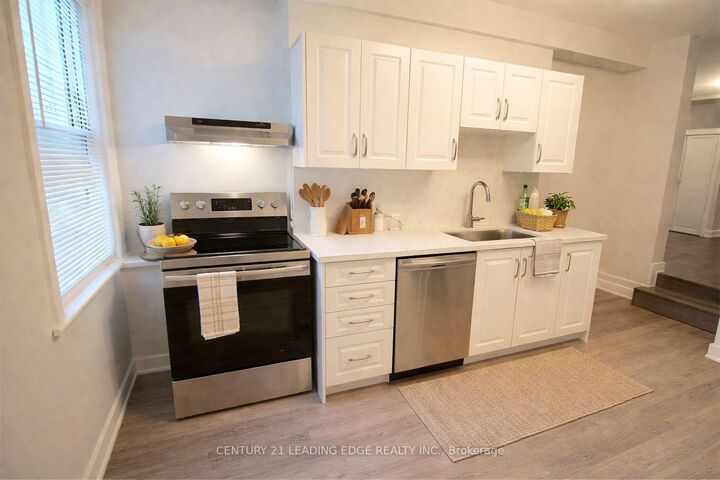 Photo de la propriété: 260 Dupont Street A ON M5R 1V7