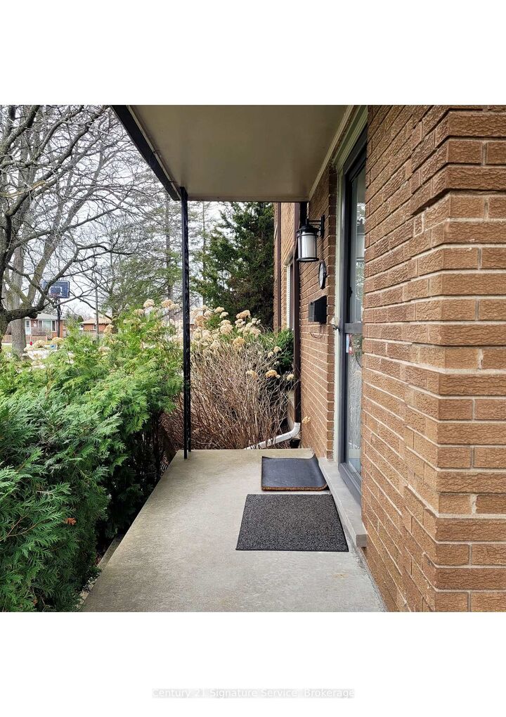 Property Photo:  1374 Charles Drive Upper  ON L7P 2C9 