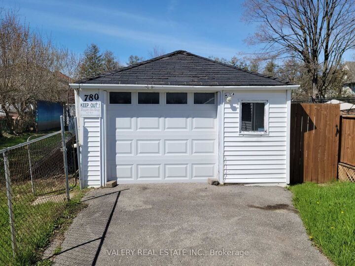Property Photo: 780 Liverpool Road ON L1W 1S1