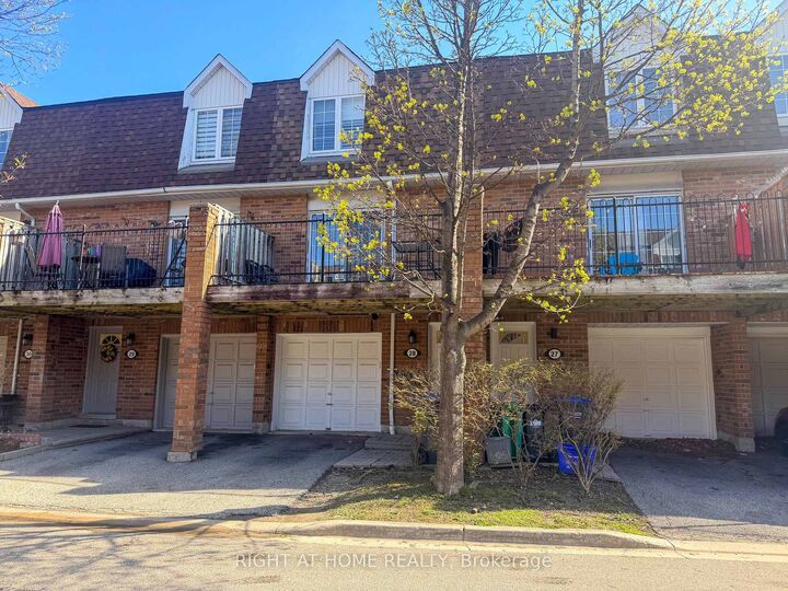 Property Photo: 1525 South Parade Court 28 ON L5M 6E9