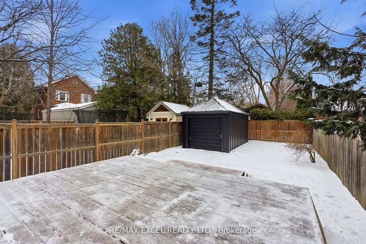 34 Raymond Avenue — photo 1