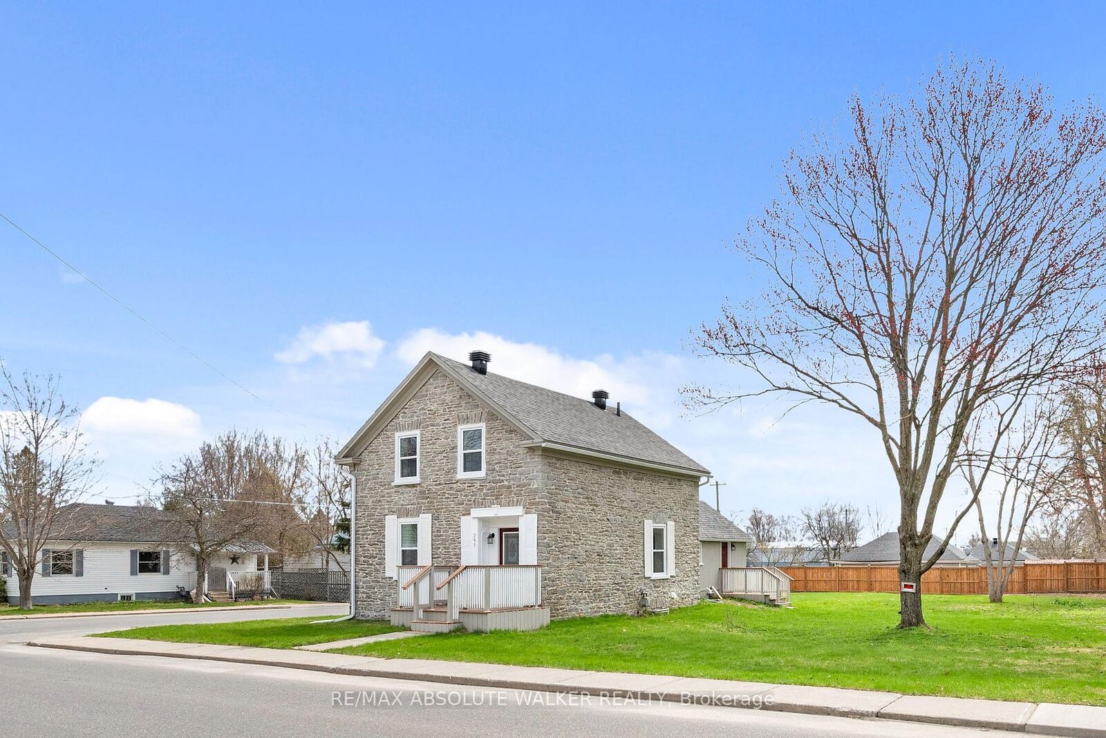Property Photo: 297 Park Street E ON K0E 1T0
