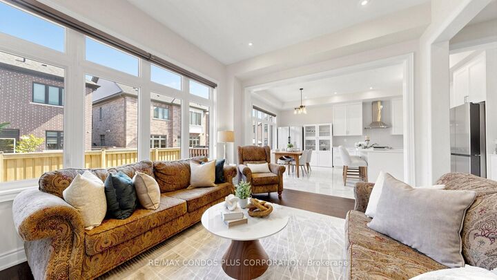 Property Photo: 1361 Yellow Rose Circle ON L6M 5L3