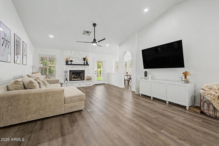 Property Photo:  844 E Encinas Avenue  AZ 85234 