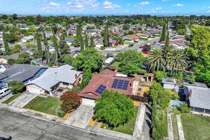 Property Photo:  2142 Kingfisher Way  CA 94533 