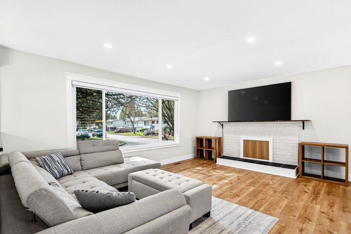 Property Photo: 21099 Berry Avenue BC V2X 7V3