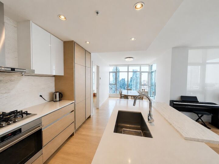 Property Photo: 4670 Assembly Way 3006 BC V5H 0H3