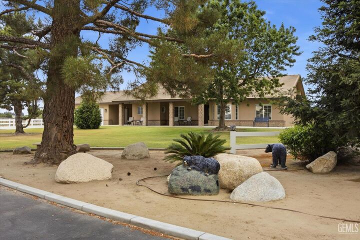 Property Photo:  1328 Valov Lane  CA 93314 