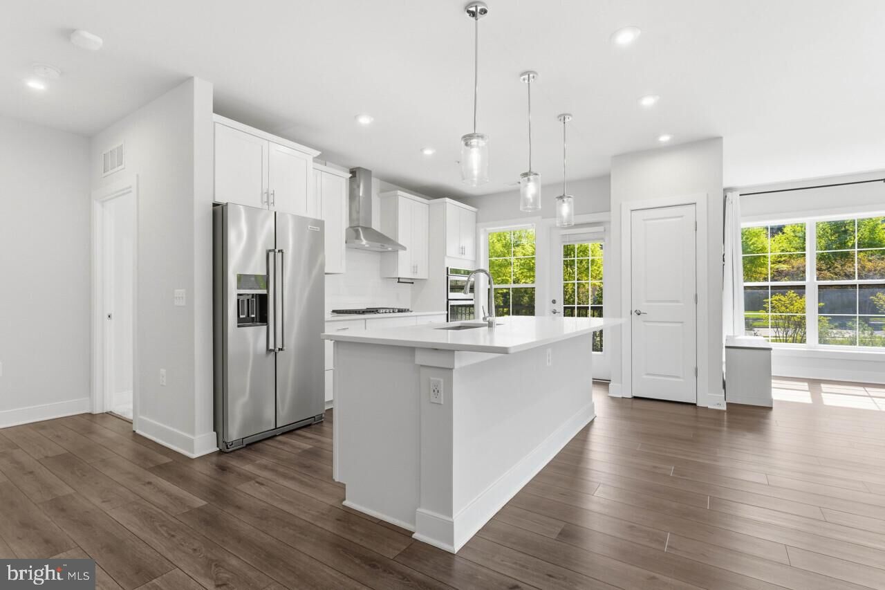 Property Photo:  102 Saint Ives Place  MD 20745 