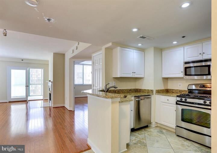 Property Photo:  1045 N Utah Street 2-602  VA 22201 