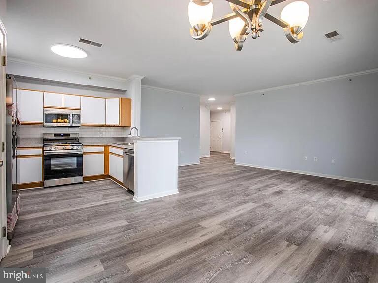 Property Photo:  1301 Karen Boulevard 401  MD 20743 