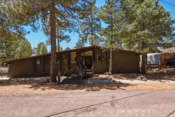 Property Photo:  902 S Pineview Street  AZ 85541 
