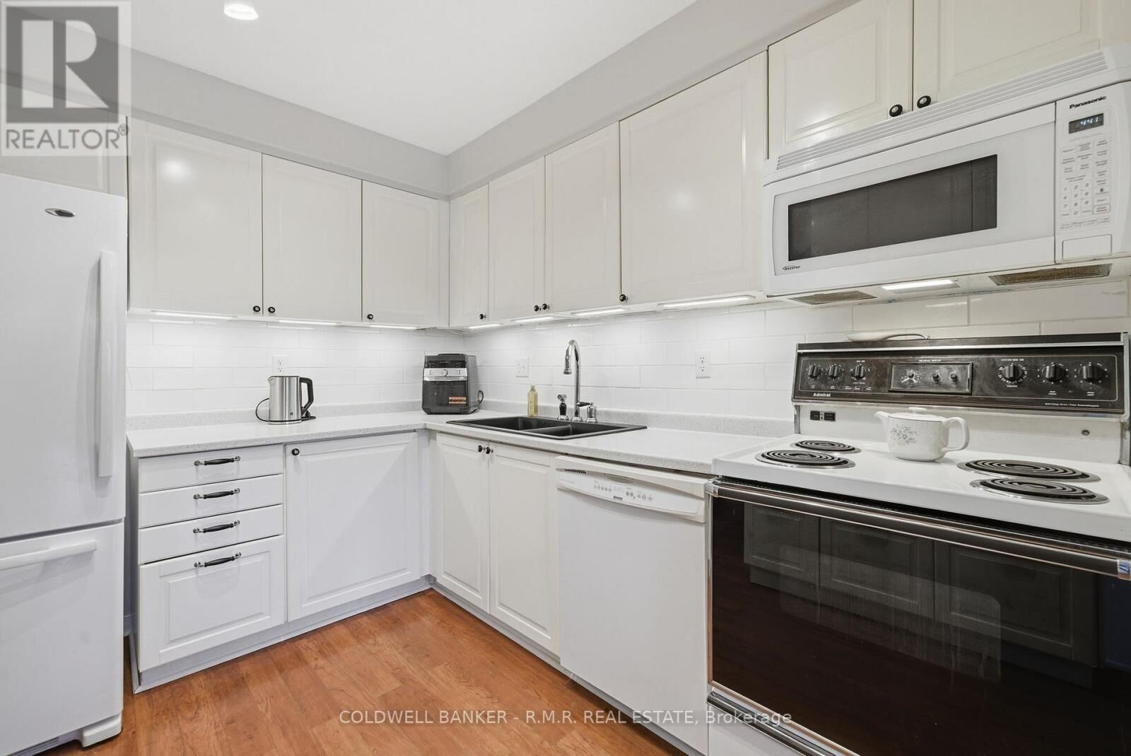 Property Photo: 36 Wheler Court ON L9P 1T8