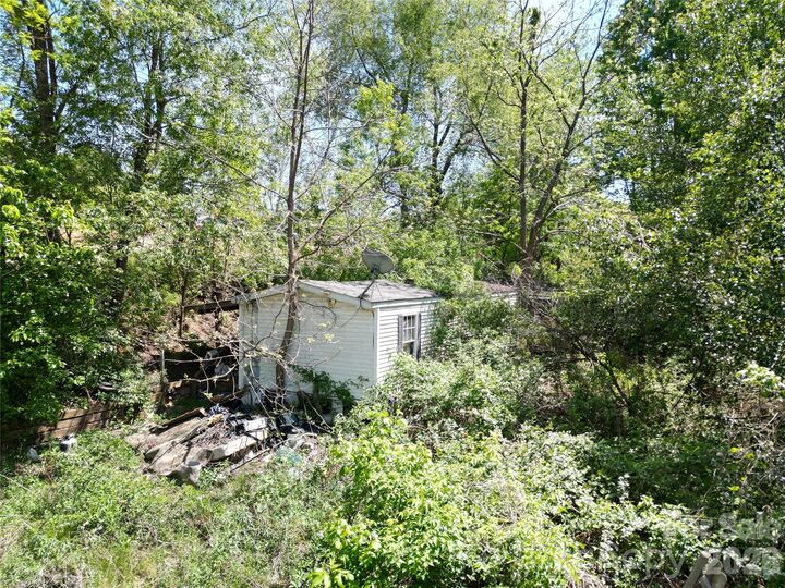 Property Photo:  32 Windy Hill Lane  NC 28716 