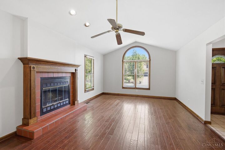 Property Photo:  2739 Queenswood Drive  OH 45211 