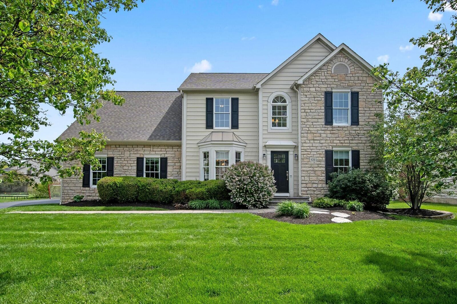 Property Photo: 9281 Marlebury End OH 43065