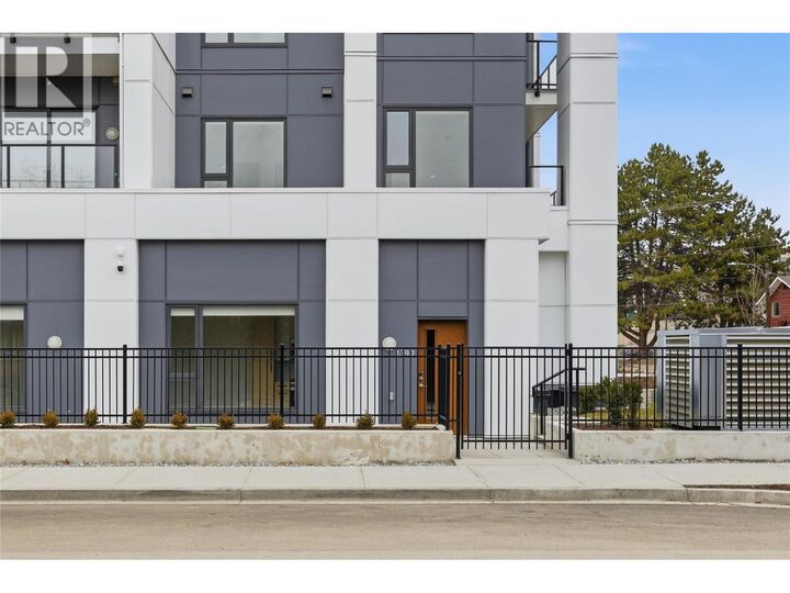 Property Photo: 1390 Pridham Avenue Th4 BC V1Y 0P7
