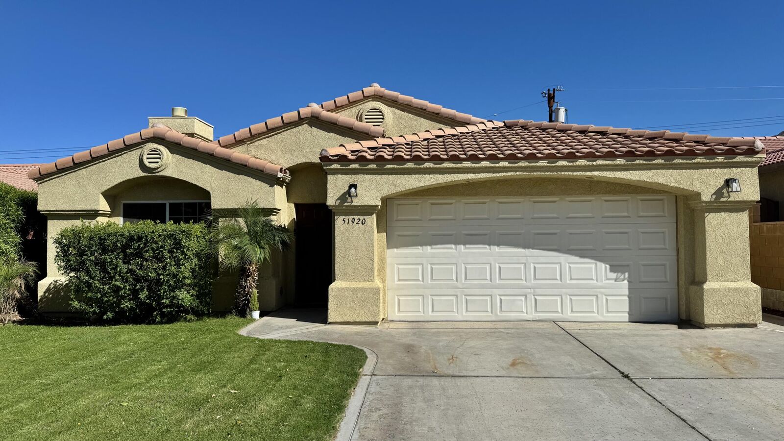 Property Photo: 51920 Avenida Carranza CA 92253