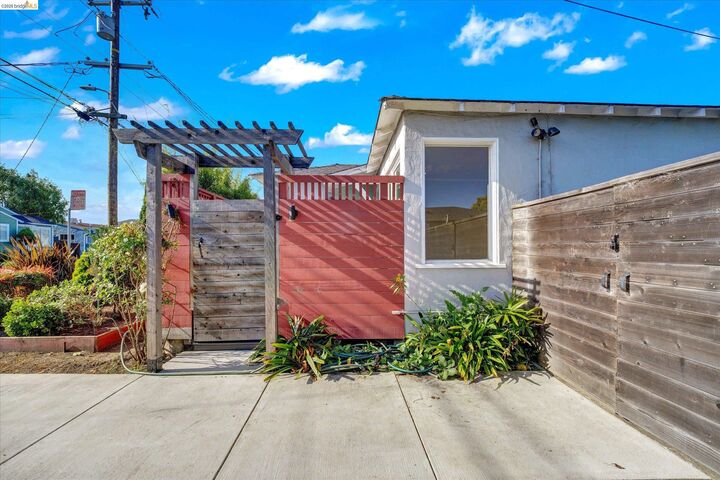 Property Photo:  645 31st St  CA 94804 