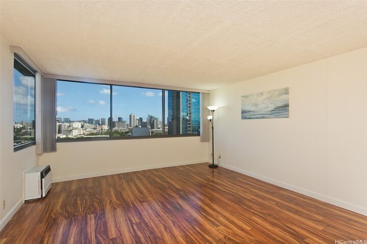 Property Photo:  55 S Kukui Street D1714  HI 96813 