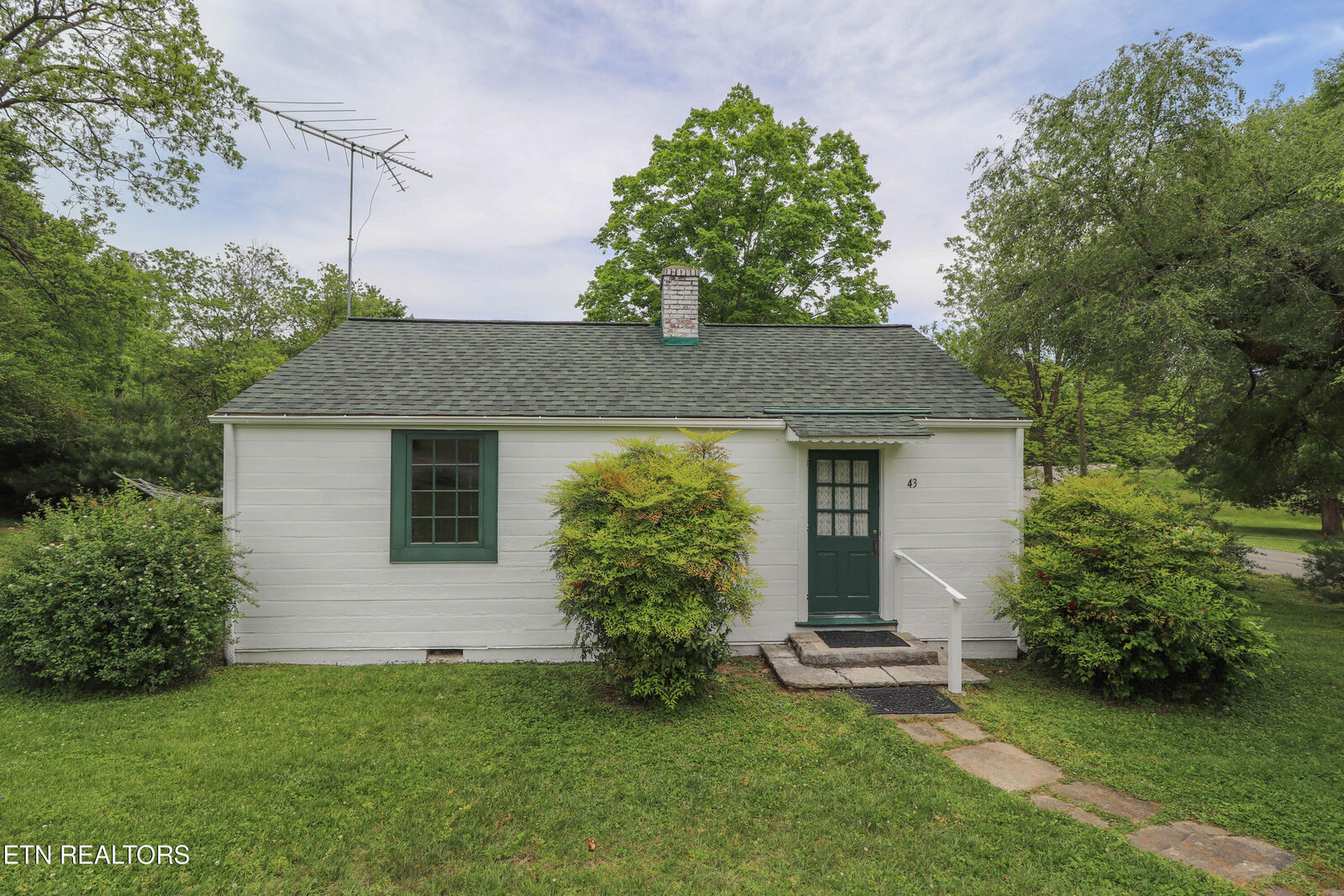 Property Photo:  43 W Circle Rd  TN 37828 