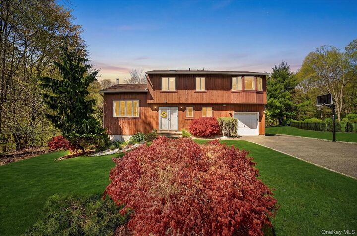 Property Photo:  300 Chestnut Court  NY 10598 